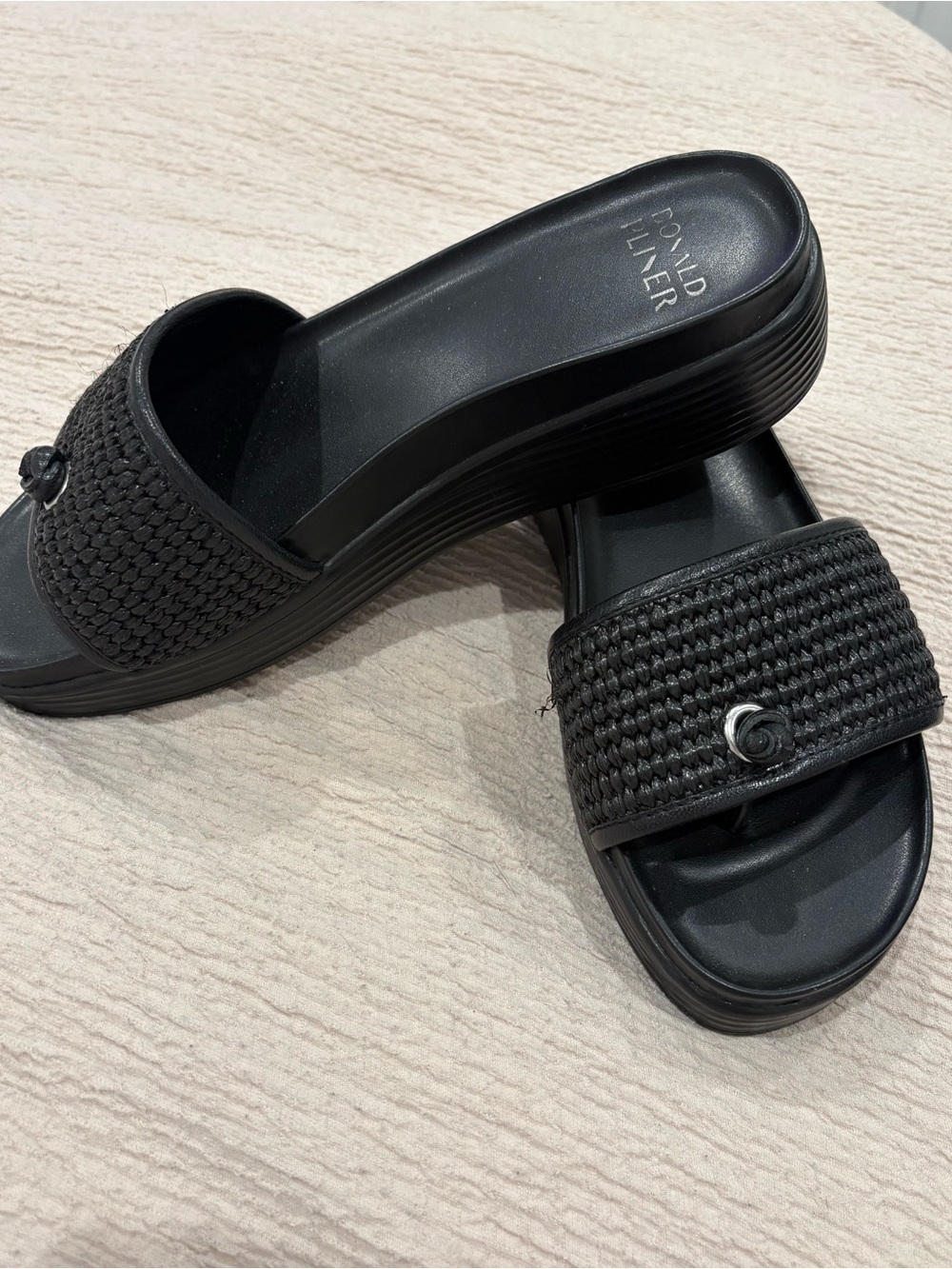 Donald J Pliner Farrah Sandal - Picture 5 of 7